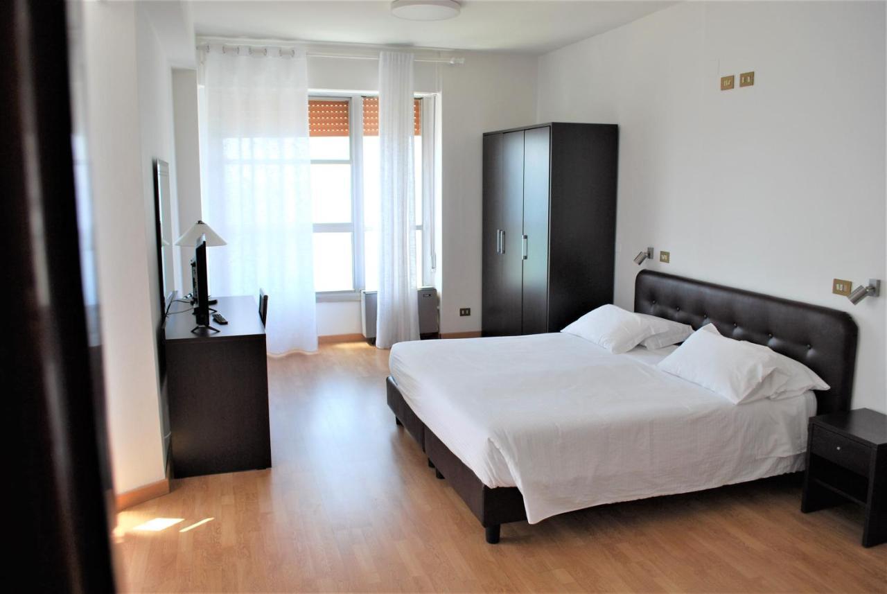 Park Hotel Mar Grande Таранто Екстериор снимка