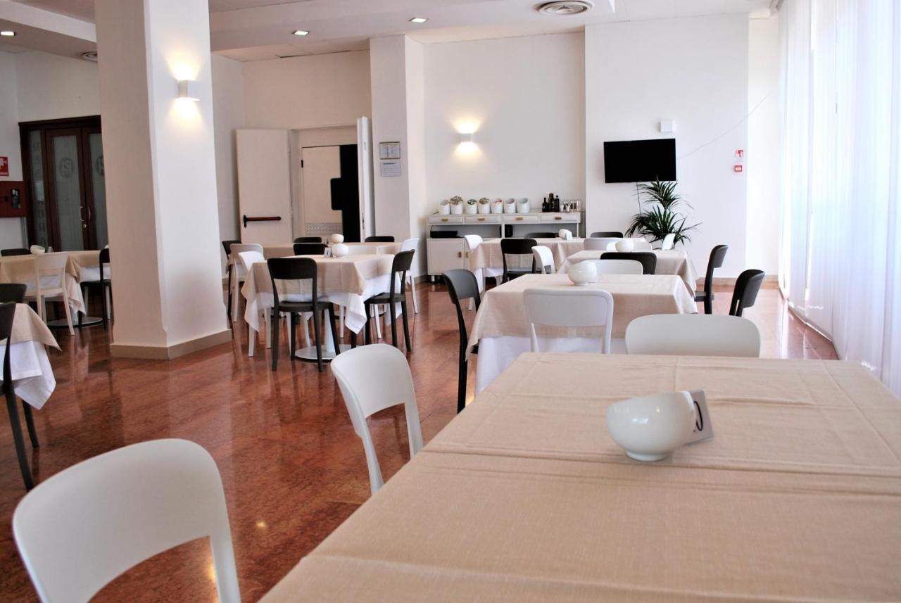 Park Hotel Mar Grande Таранто Екстериор снимка