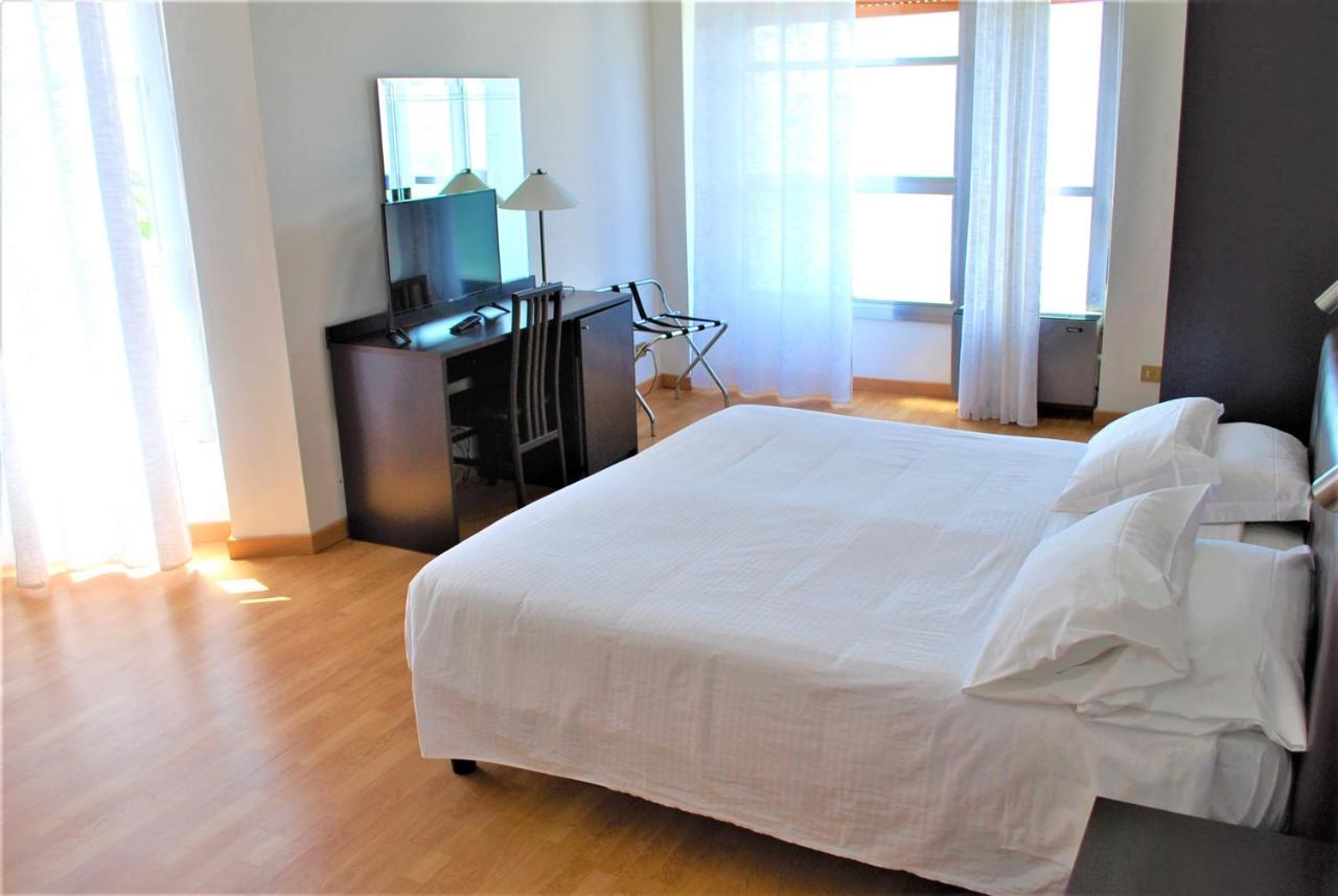 Park Hotel Mar Grande Таранто Екстериор снимка