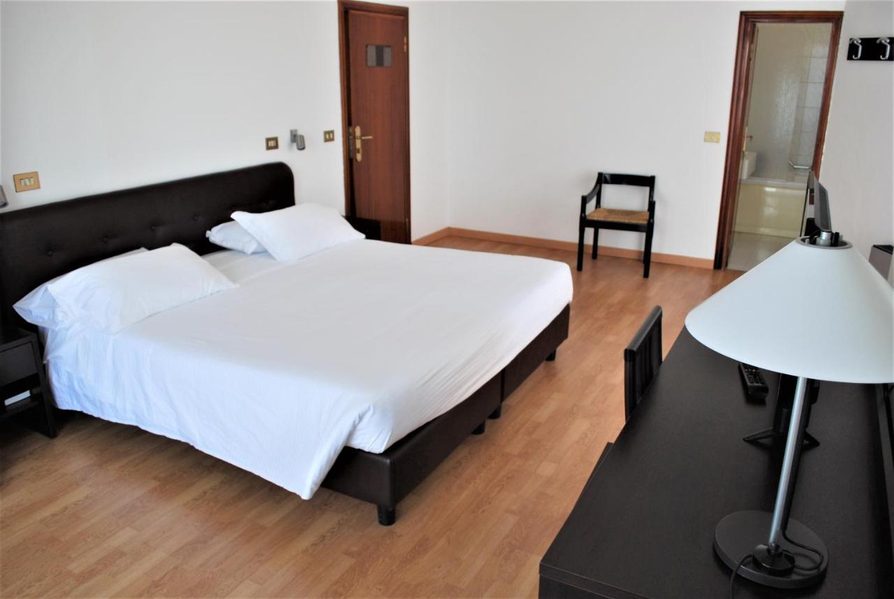 Park Hotel Mar Grande Таранто Екстериор снимка