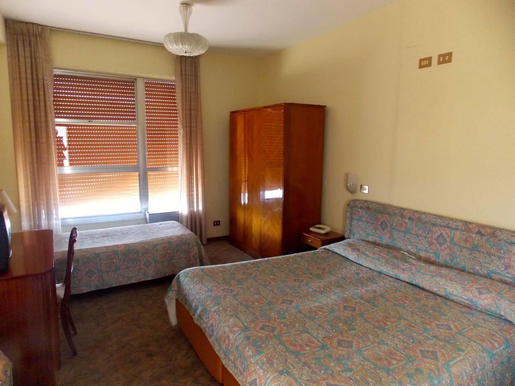 Park Hotel Mar Grande Таранто Екстериор снимка