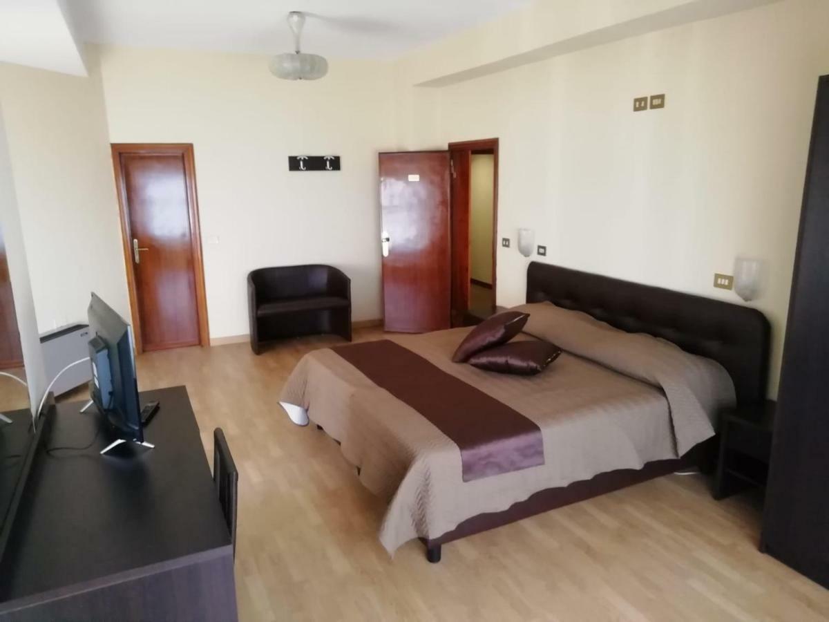 Park Hotel Mar Grande Таранто Екстериор снимка